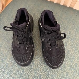 Nike: boy Huarache sneakers size 13 black.